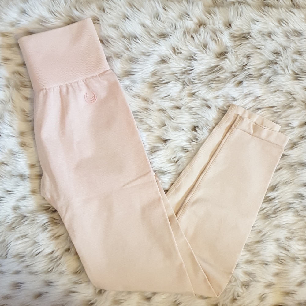 NWOT Lazuli Leggings